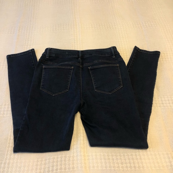 Women’s jean - Picture 9 of 10